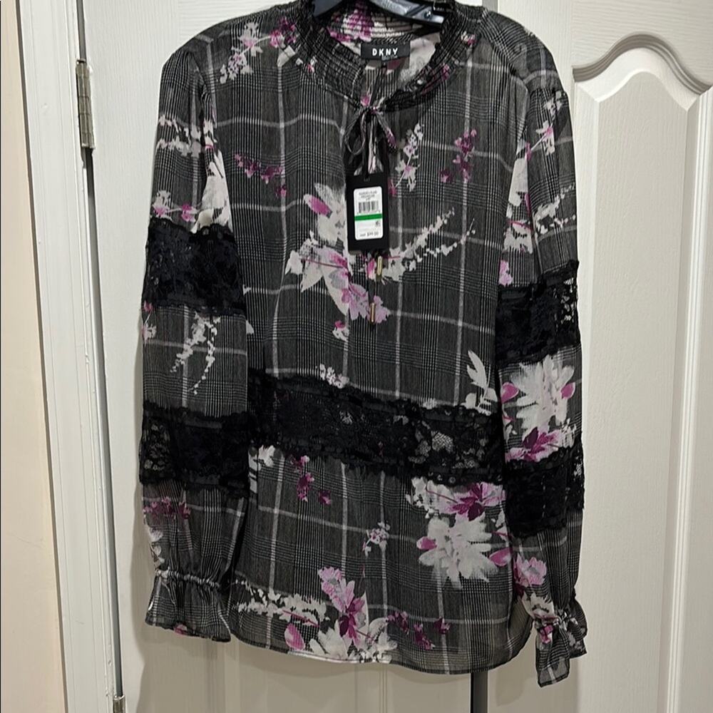 DKNY L Floral Black Women's Top
black attached cami nwt